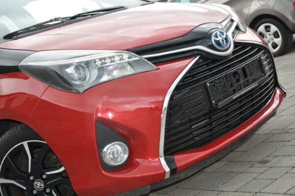 TOYOTA YARIS HYBRYDA